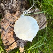 labradorite-pendant-bobbles-blue-back-sandrakernsjewellery