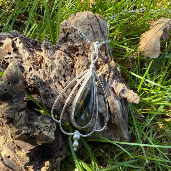 pietersite-art nouveau-pendant-brown-blue-sandrakernsjewellery
